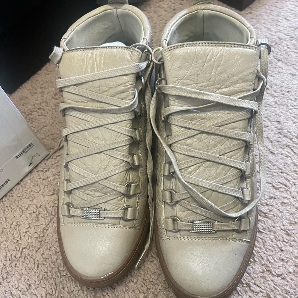 Balenciaga high top sneaker very popular shoe